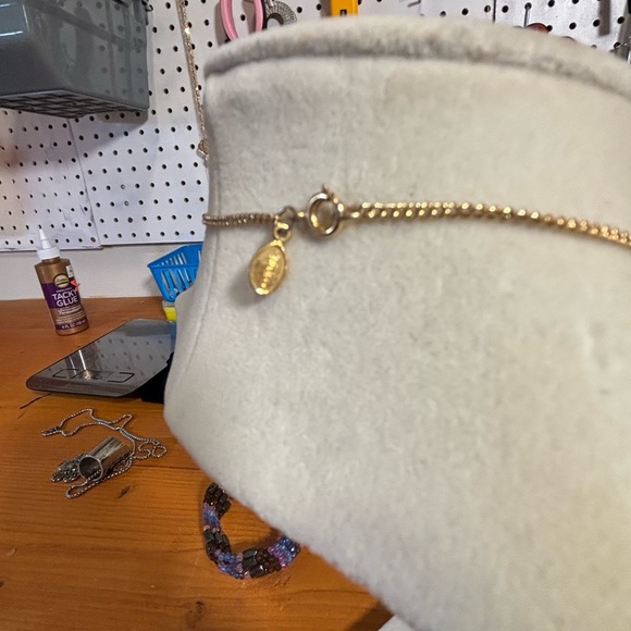 3 Vintage Avon necklaces - Picture 8 of 13